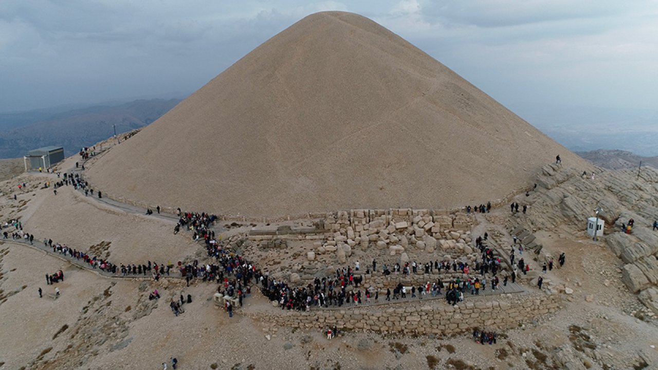 Dünya Kültür Mirası Listesindeki Nemrut'un ziyaretçi sayısı 225 bine yaklaştı