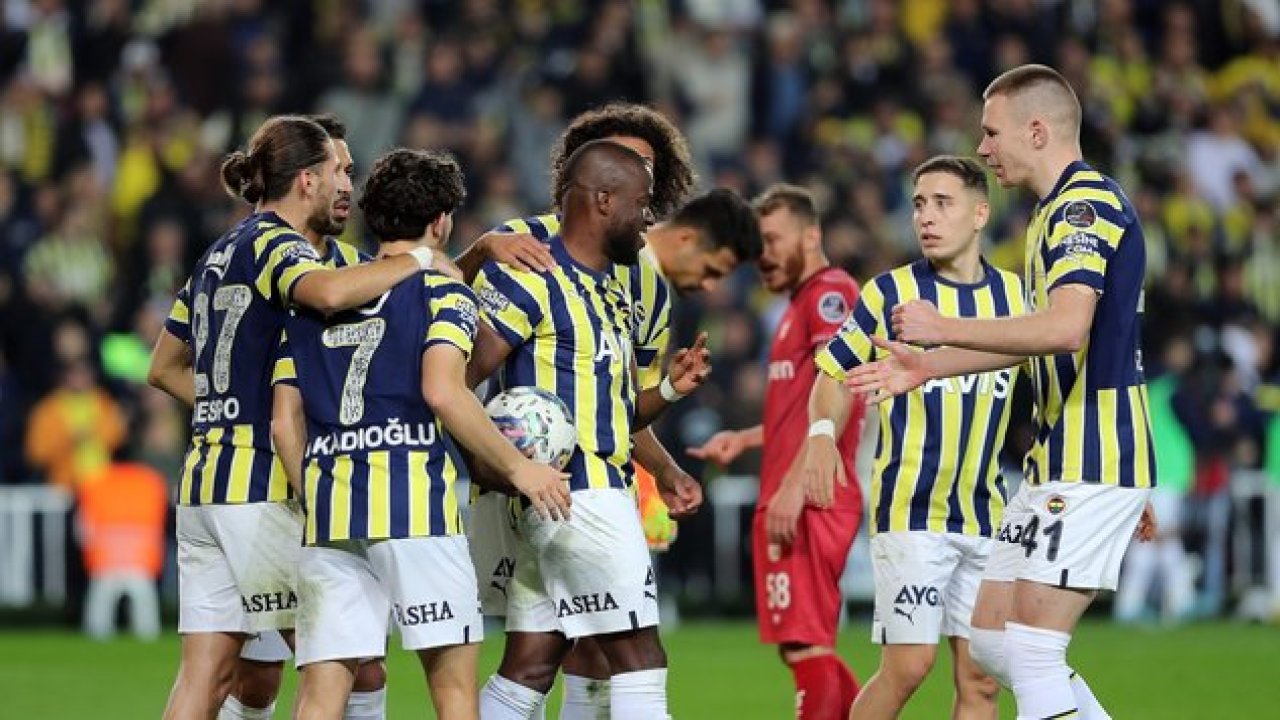 Fenerbahçe Sivasspor'u penaltıdan gelen golle mağlup etti