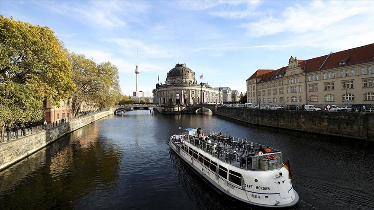 Berlin Müzeler Adası'ına turist akını