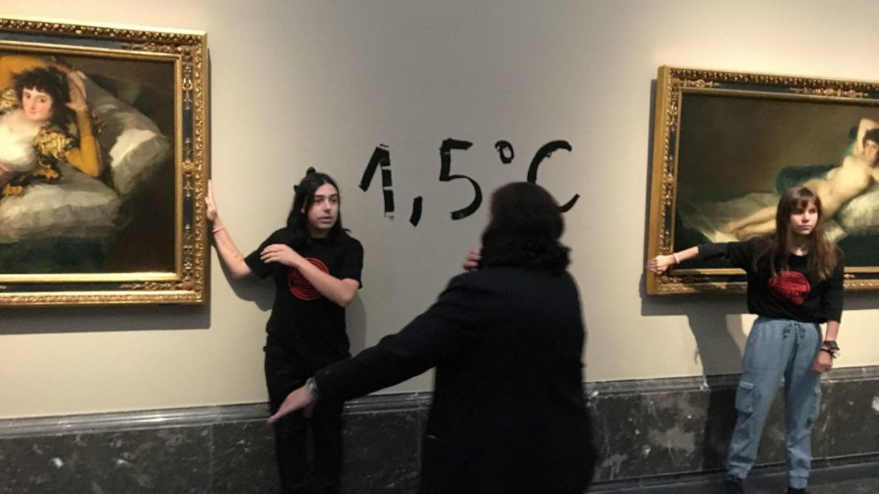 100 müzeden iklim eylemcilerine uyarı: Tablolar cam çerçeveye rağmen çok narin