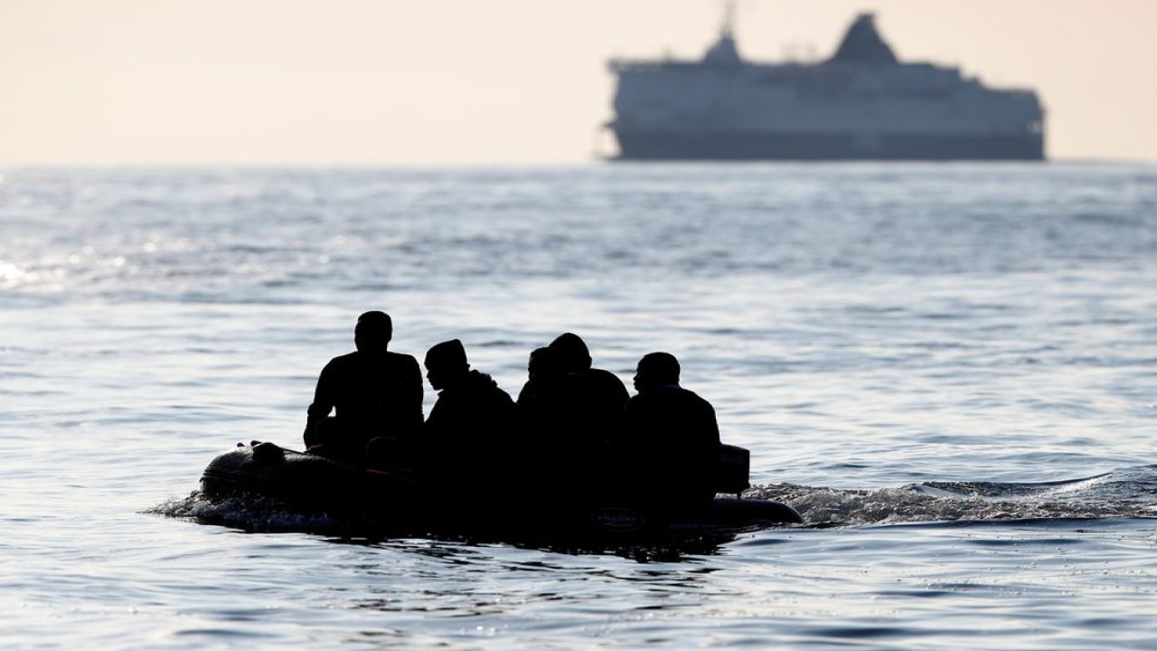 Fransa ile İngiltere, Manş Denizi'ndeki kayıt dışı göçü önlemede anlaştı