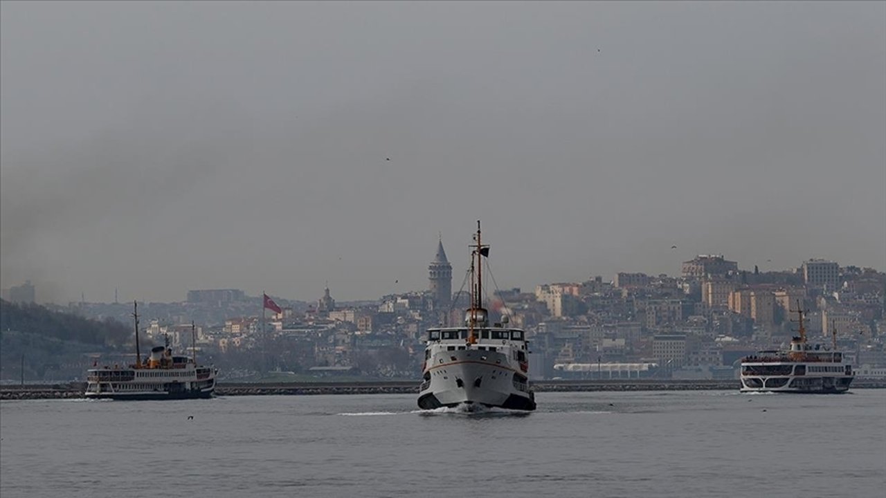 İstanbul'da lodos nedeniyle bazı vapur seferleri iptal