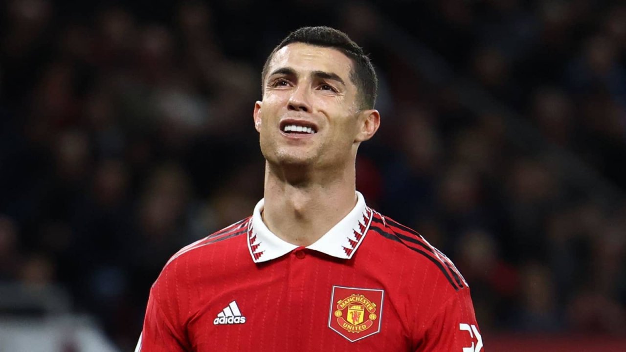 Manchester United açıkladı: Ronaldo'nun sözleşmesi feshedildi