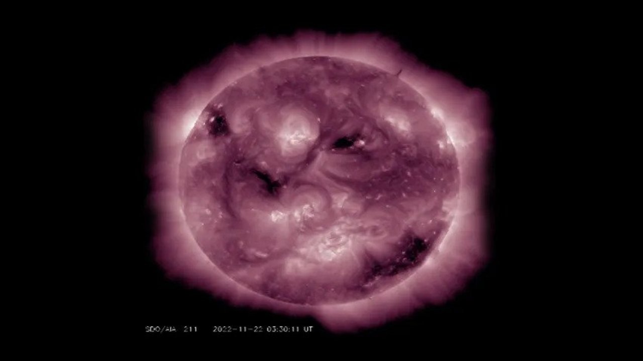 NASA bu kez de 'somurtan' Güneş'i paylaştı