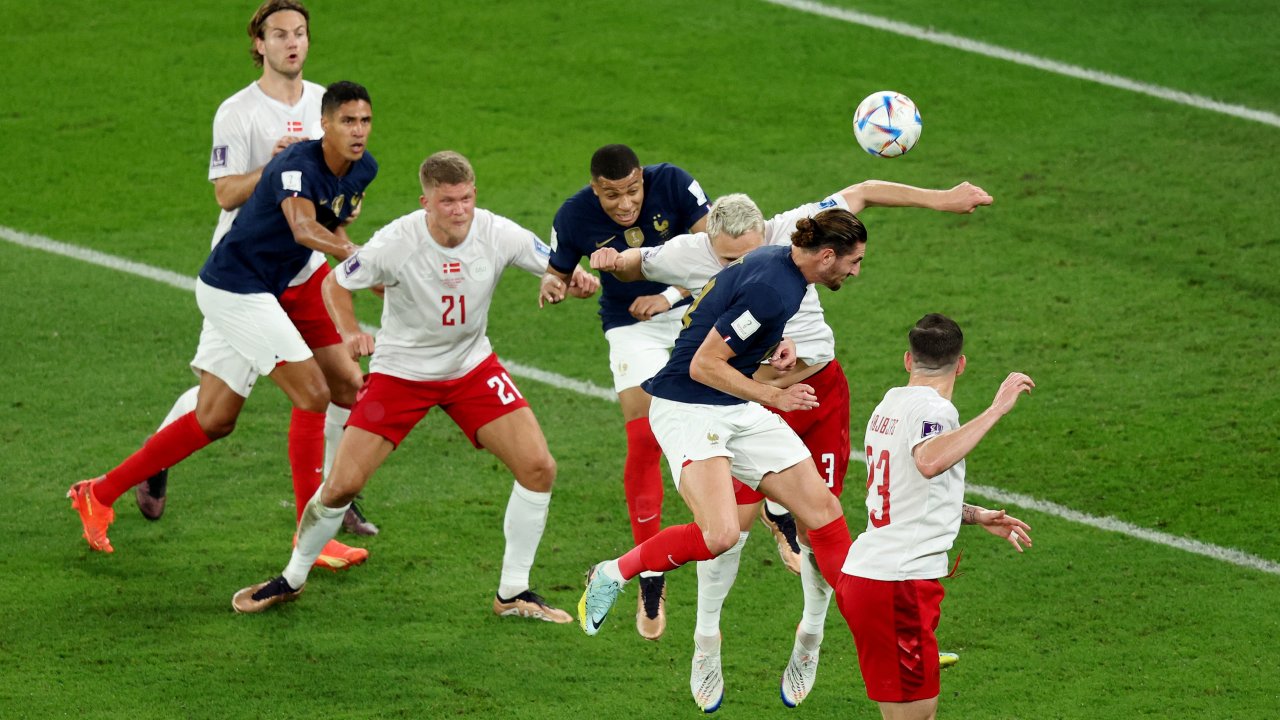 İskoçya'da futbolcuların kafa vuruşu yapmasına yasak