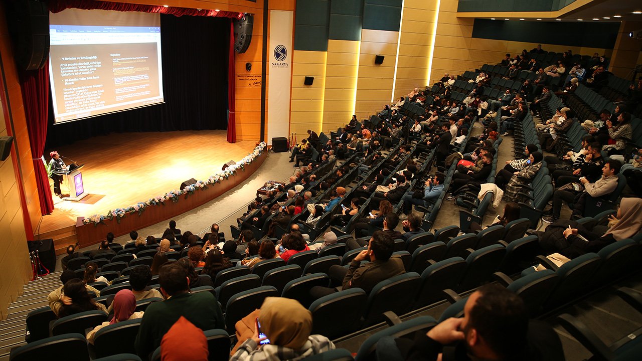 Sakarya Üniversitesi Uluslararası İletişim Bilimleri Sempozyumu (ICOMS) başladı