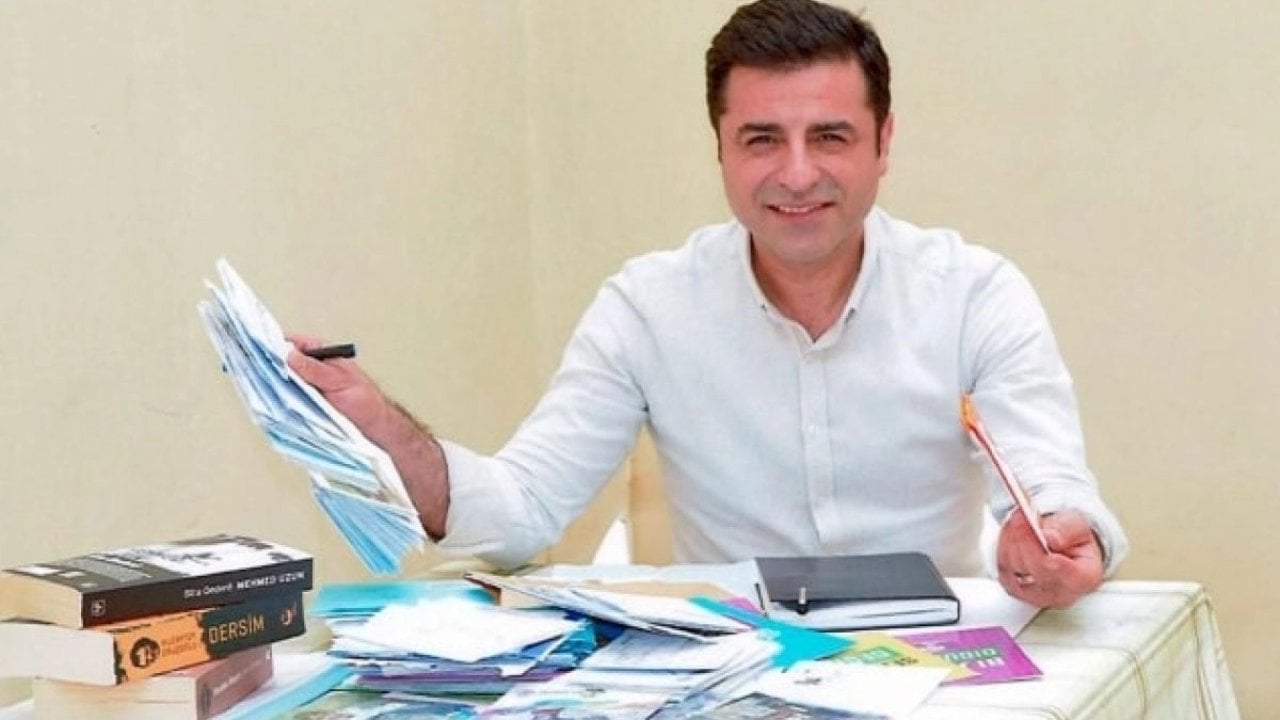 TÜYAP'ta Selahattin Demirtaş için ikinci imza günü