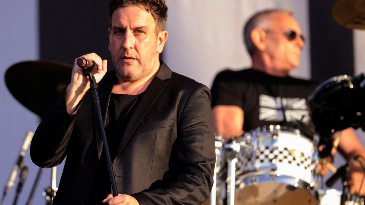 Ünlü ska grubu The Specials'ın solisti Terry Hall öldü