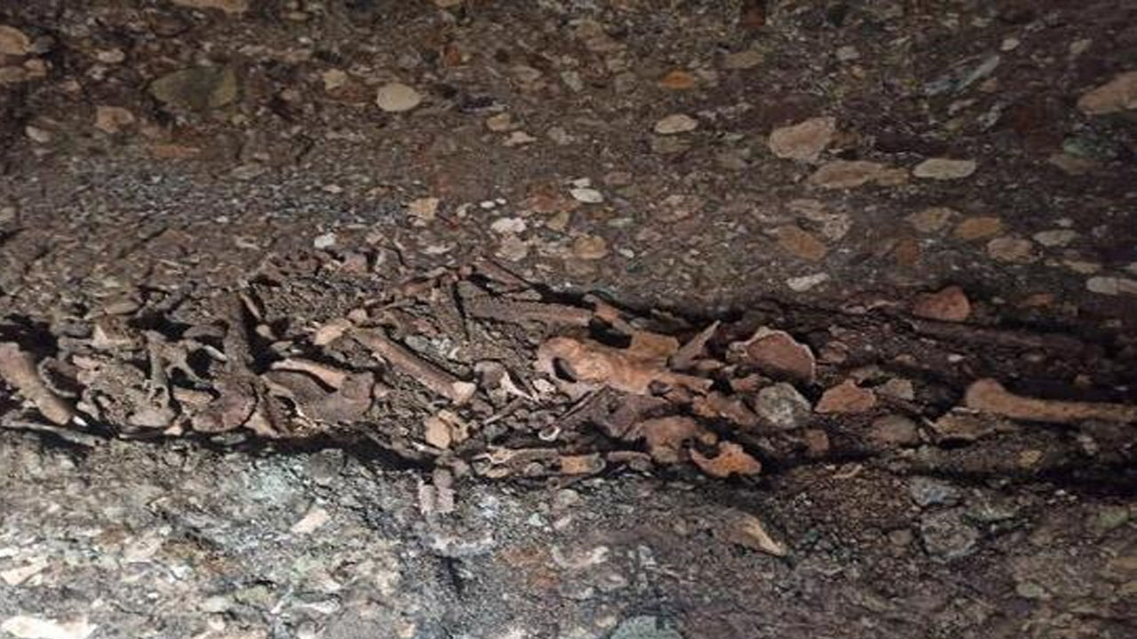 Roma dönemine ait bin 600 yıllık oda mezarlar ve insan kemikleri bulundu