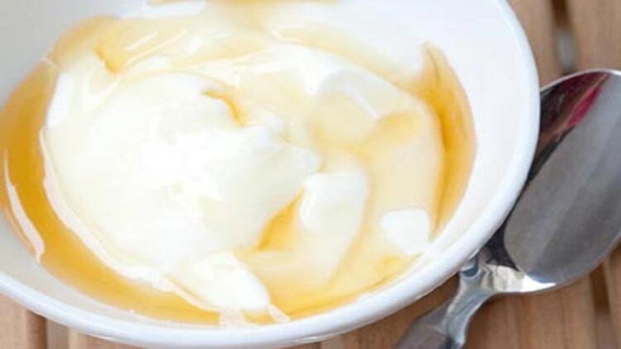 1 kaşık yoğurda ekleyin.. Süper etkisi var... Yüzyıllardır en doğal yöntemdi
