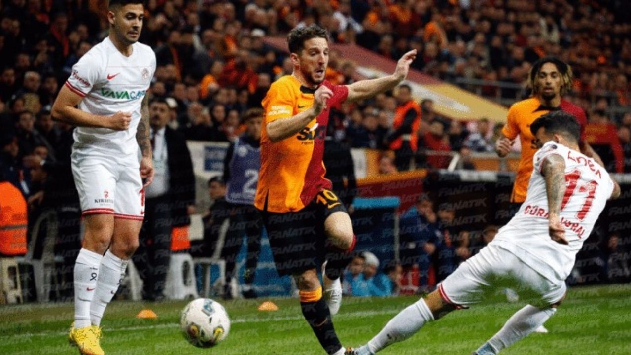 Galatasaray, Antalyaspor'u 2-1 yendi