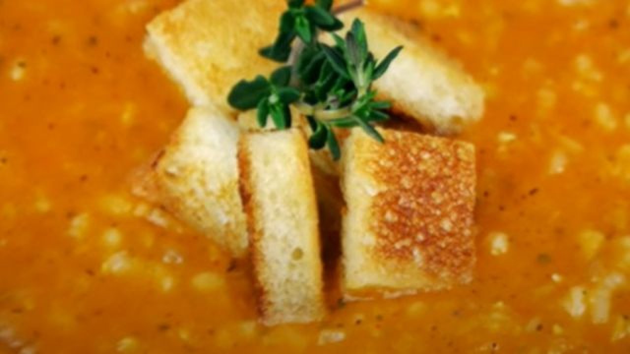 Mercimek çorbası yaparken tencereye bir tutam ekleyin çorba daha besleyici ve lezzetli oluyor