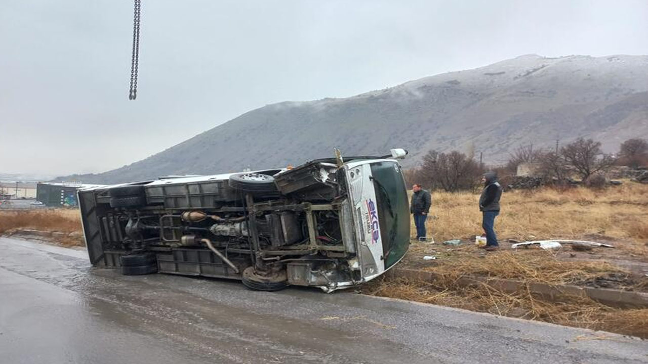 Kayseri'de işçi servisi devrildi: Üçü ağır, 25 yaralı