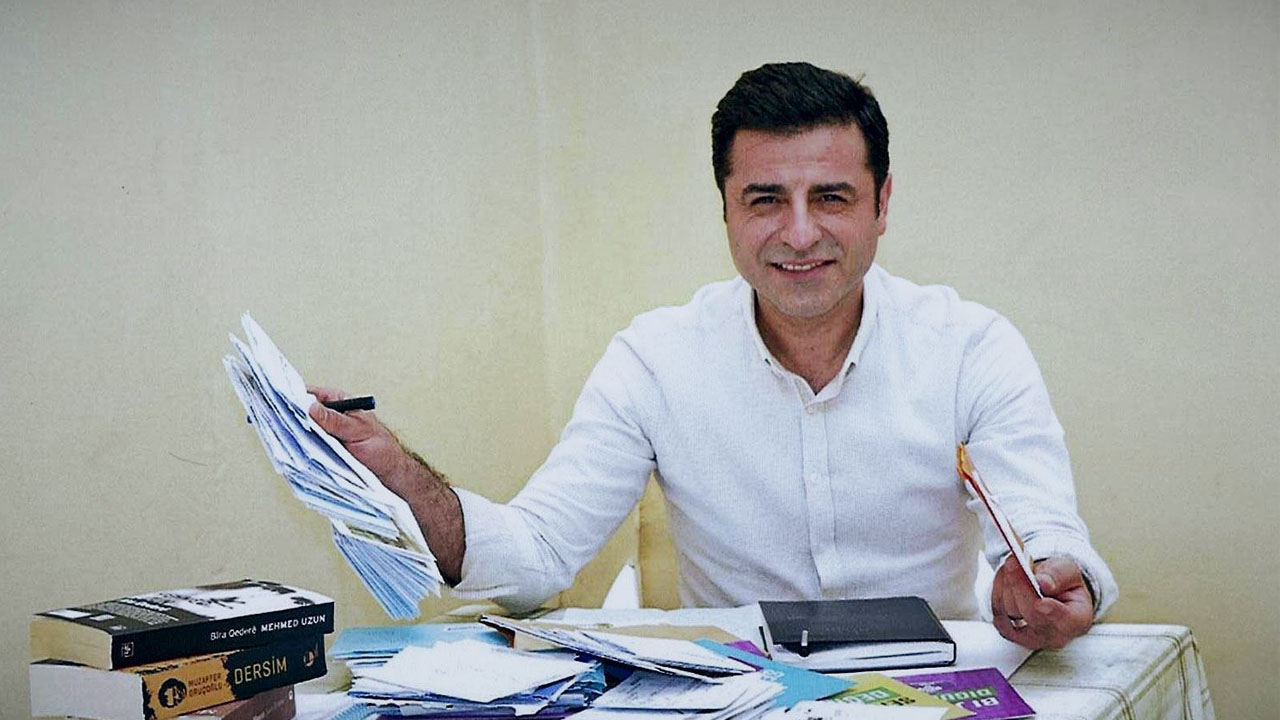 Demirtaş bu kez yazarlık serüvenini anlattı: Edebiyat ve sanat siyasetin uzağında, dışında bir alan değil