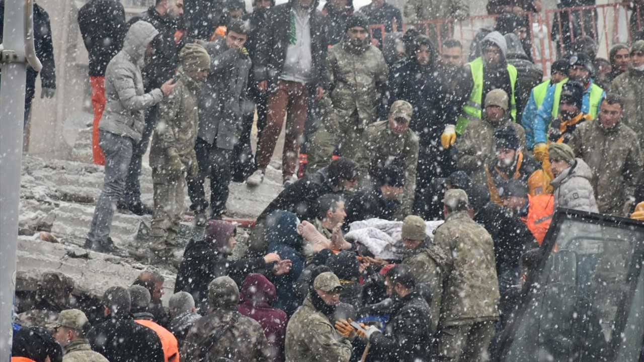 Deprem bölgesinde hava durumu: Eksi 9 ile 14 derece arasında değişiyor