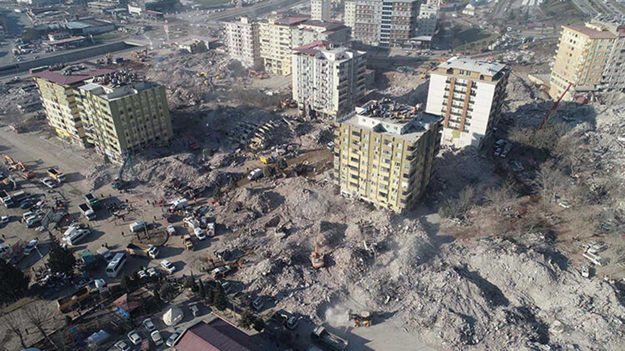 Ebrar Sitesi'ne ait deprem raporu: Beton elle ufalanabilecek kadar düşük mukavemete sahip