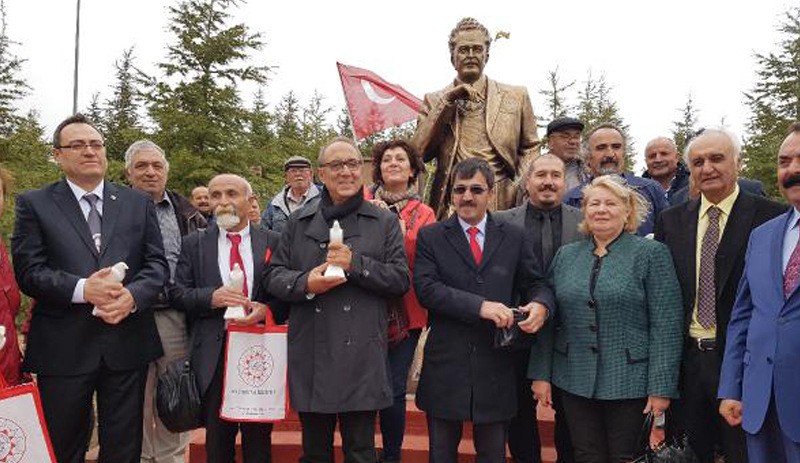 Hacıbektaş'ta Nazım Hikmet heykeli