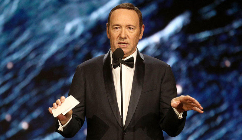 Kevin Spacey eşcinsel olduğunu söyledi