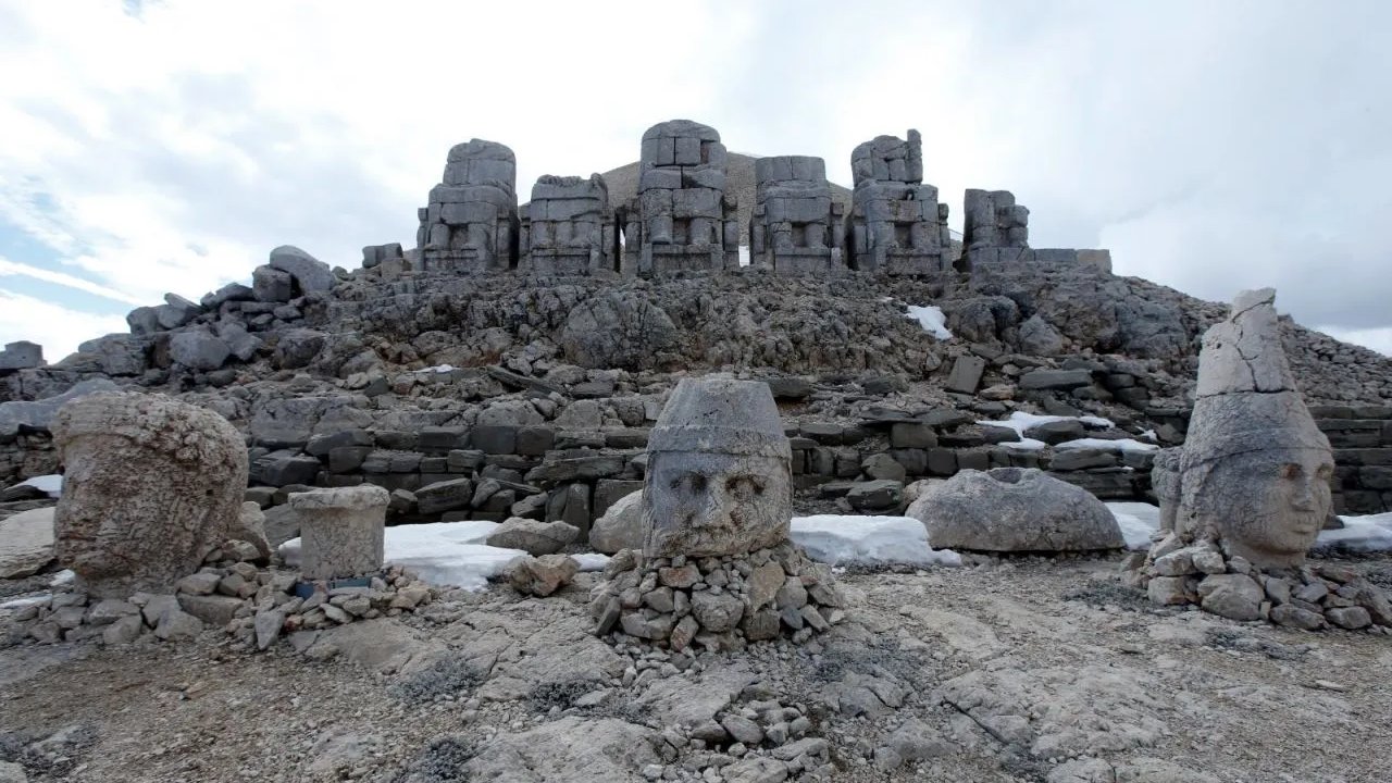 Nemrut Dağı'ndaki heykeller depremde zarar görmedi