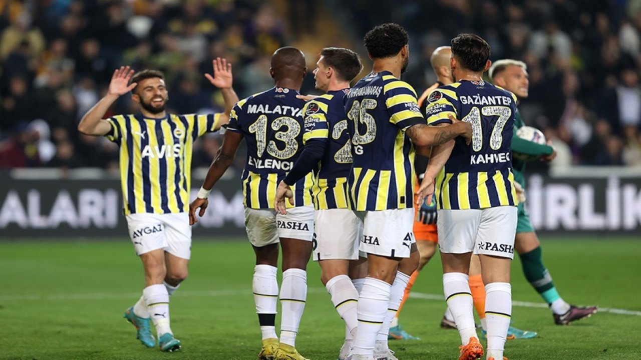 Fenerbahçe'nin Sevilla maçı kadrosu açıklandı