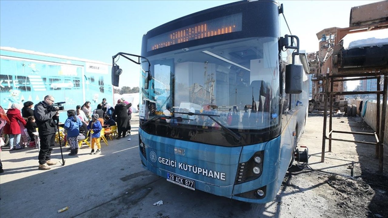 Hatay'a afetzede çocuklar için gezici kütüphane gönderildi