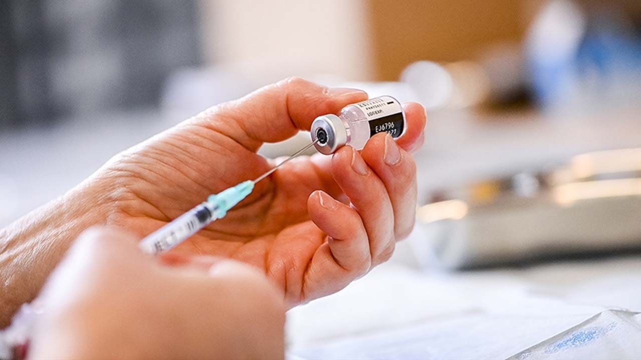 Almanya'da 62 yaşındaki hasta 217 kez Covid aşısı oldu