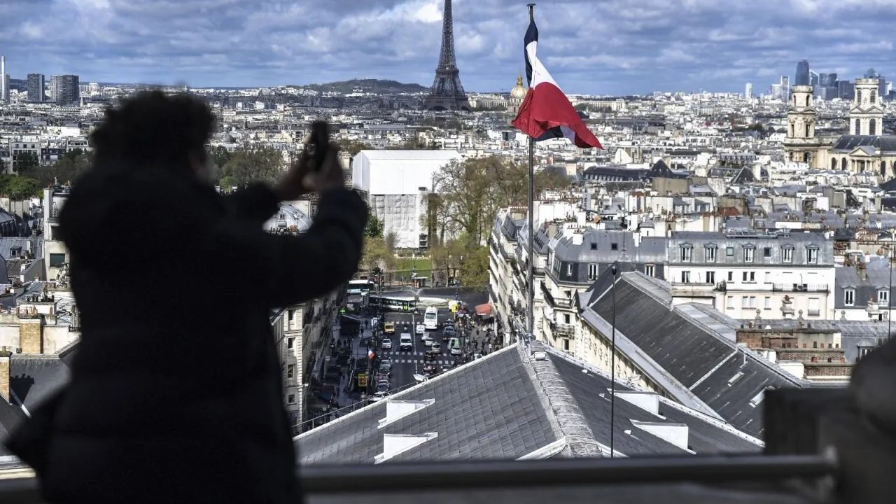 Paris'te bulunan Panthéon'un üst katı ziyarete açıldı