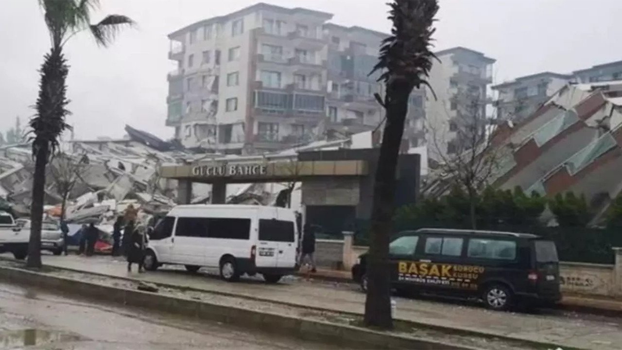 NYT araştırması: Depremde yıkılan sitenin imar izni için Hatayspor'a bağış yapıldı