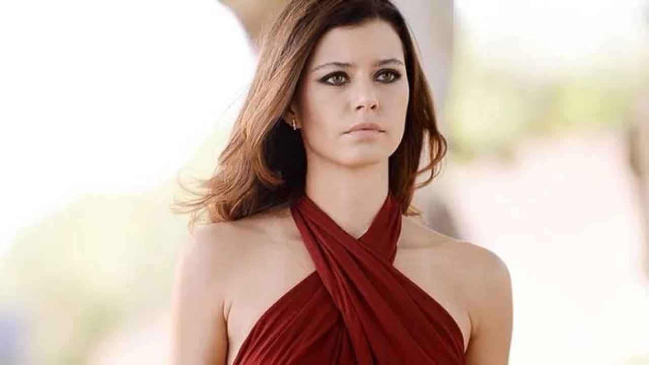 Beren Saat bayramları karıştırdı: Ulusal Egemenlik ve Gençlik Bayramı