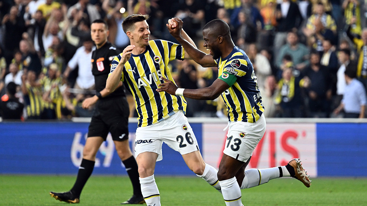 Fenerbahçe, Antalyaspor'u 2-0 mağlup etti