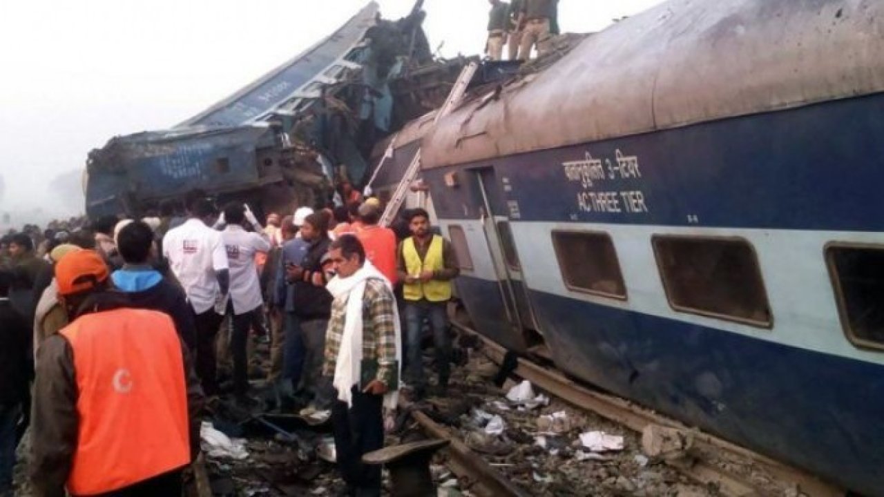 Hindistan’da tren kazası: En az 50 kişi öldü