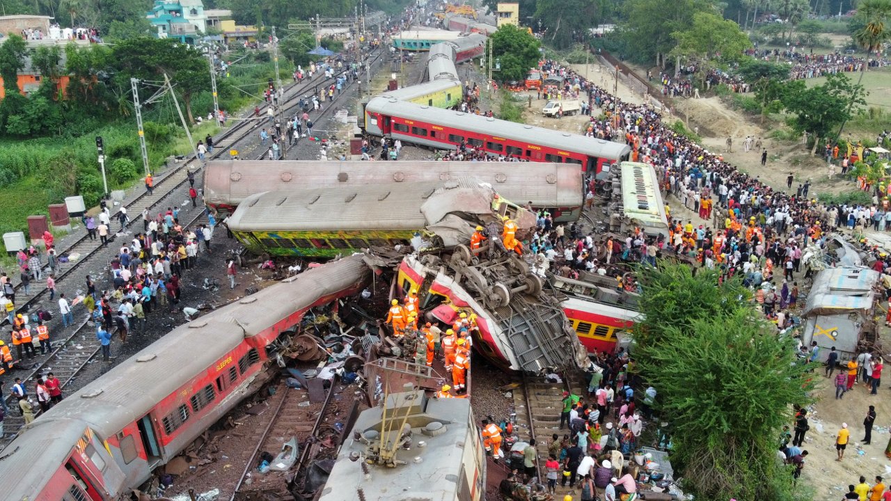 Hindistan'daki tren kazasının ayrıntıları netleşiyor