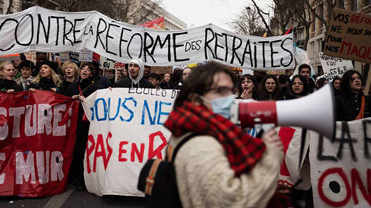 Paris'te emeklilik reformu karşıtı protestoda 28 kişi gözaltına alındı