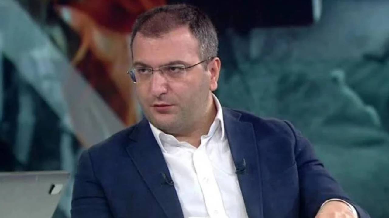 Cem Küçük, AKP milletvekili adayı Nejdet Tıskaoğlu ile ayakkabı işine girdi