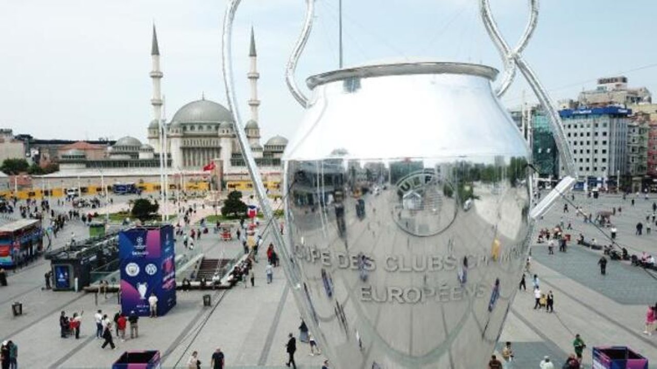 Taksim Meydanı’na dev şampiyonlar ligi kupası maketi konuldu