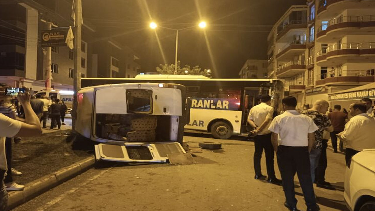 Batman'da belediye otobüsü ile minibüs çarpıştı: Sekiz yaralı