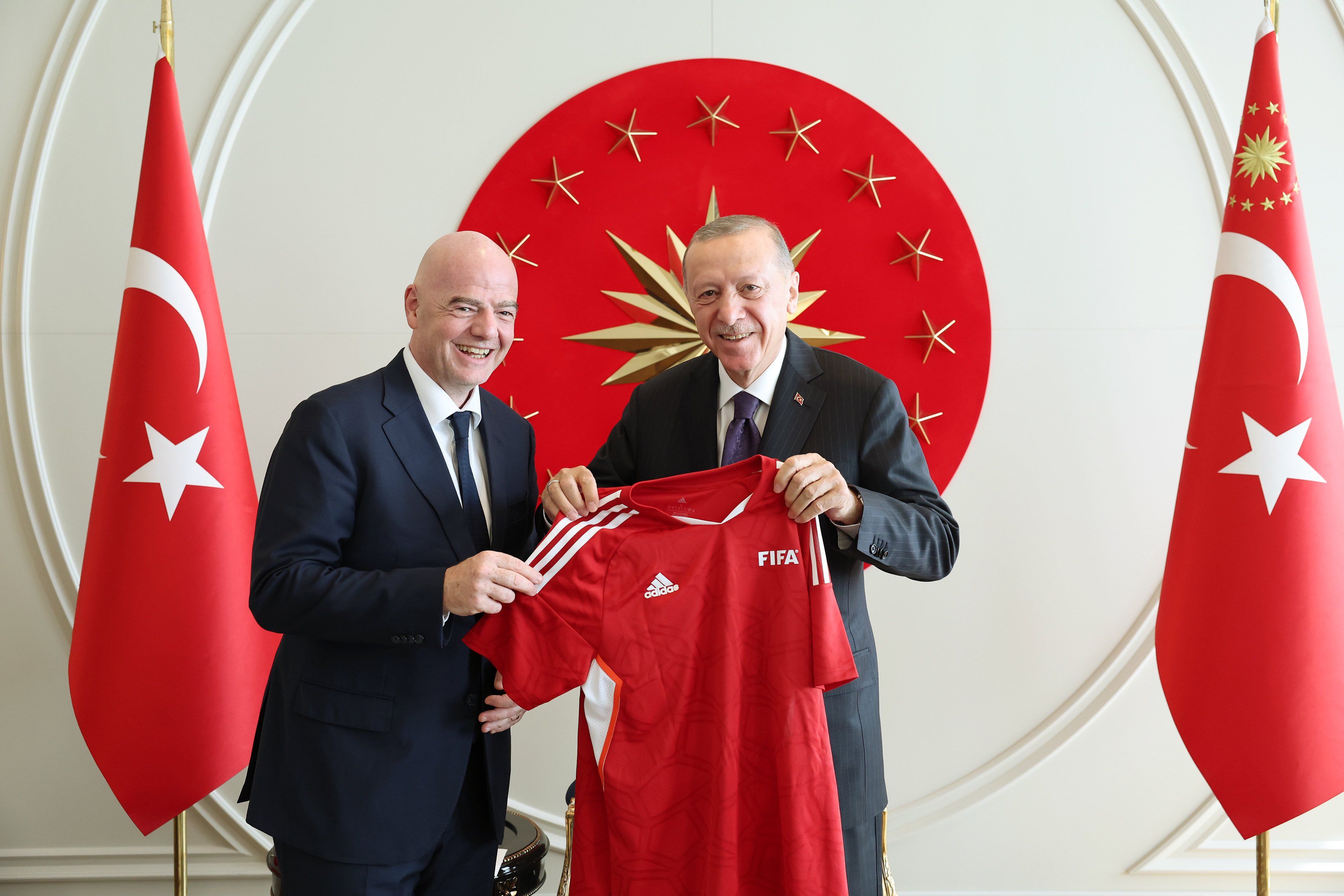 Cumhurbaşkanı Erdoğan FIFA Başkanı Infantino ile görüştü
