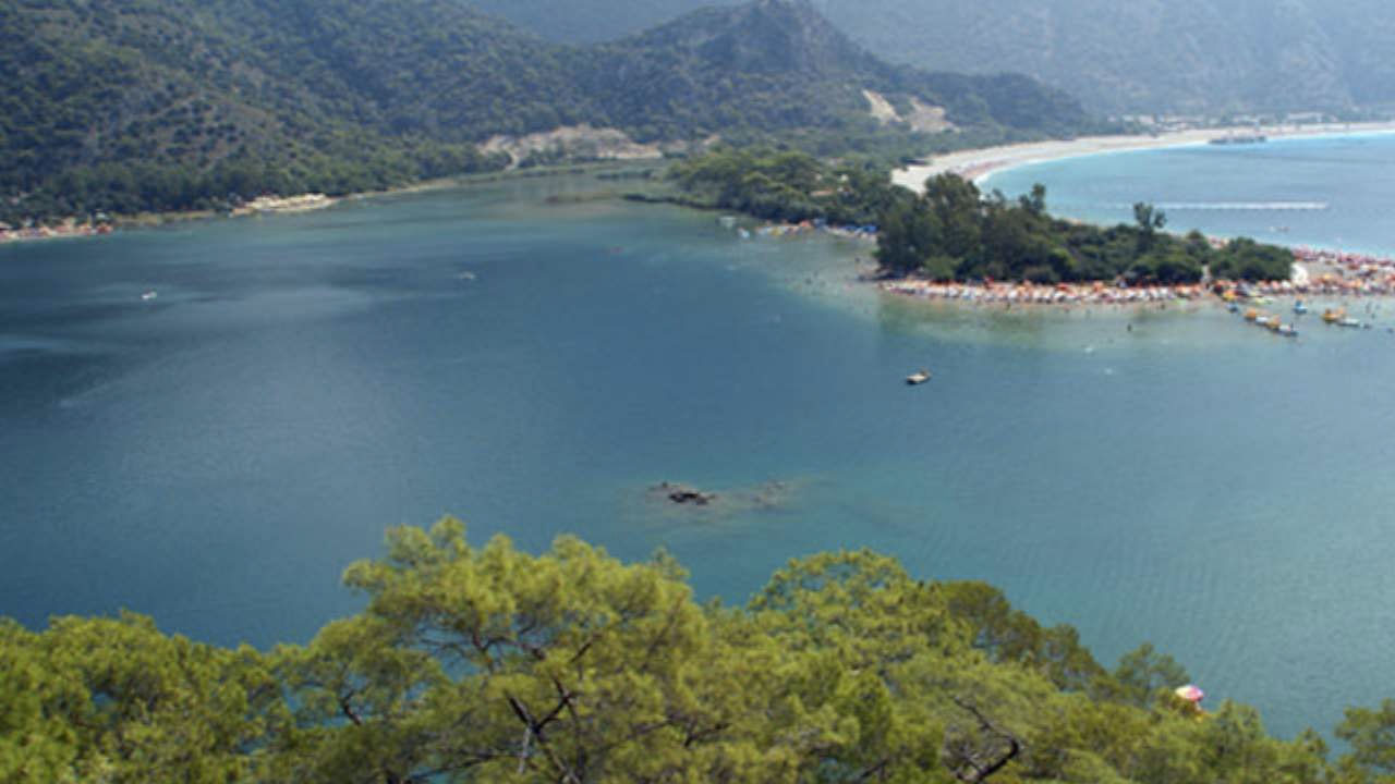 Fethiye’deki çakıl plaj yapılaşmaya açılıyor