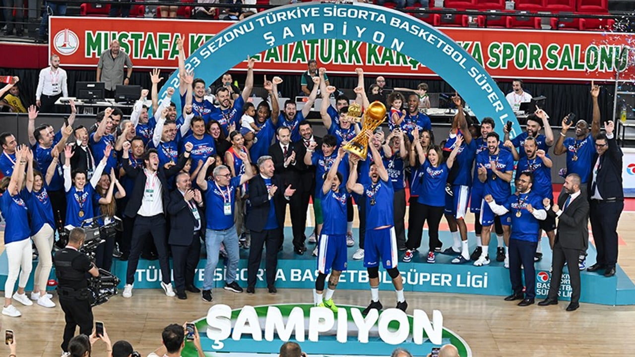 Anadolu Efes'in başantrenörü belli oldu