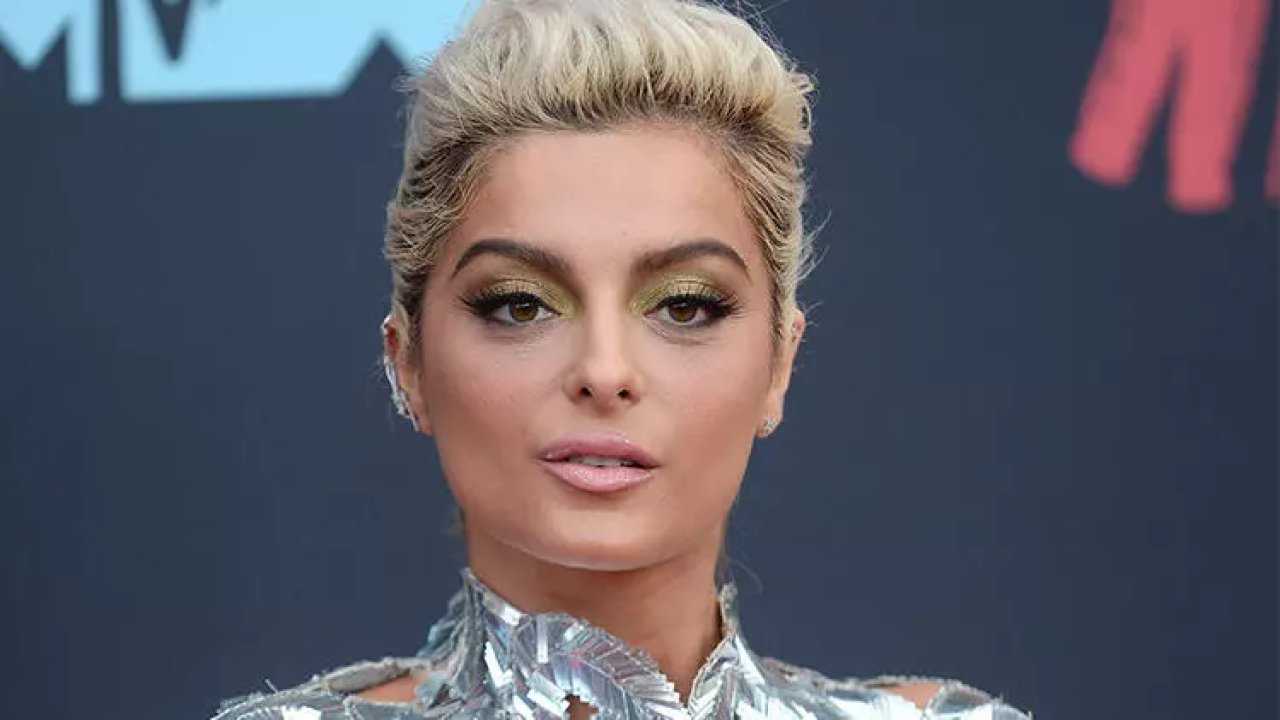 ABD'li şarkıcı Bebe Rexha konser sırasında saldırıya uğradı: Kaşına üç dikiş atıldı