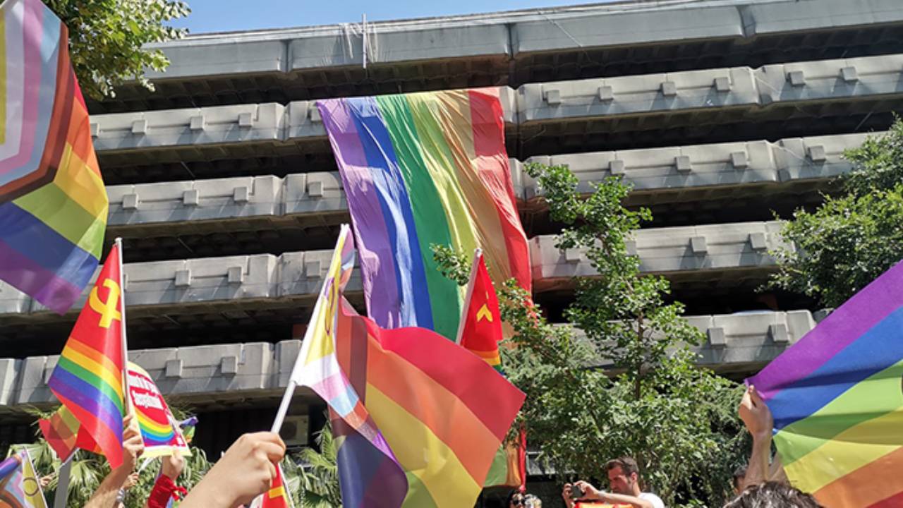 İstanbul LGBTİ+ Onur Yürüyüşü’nde gözaltına alınan beş kişi sınır dışı tehdidi altında