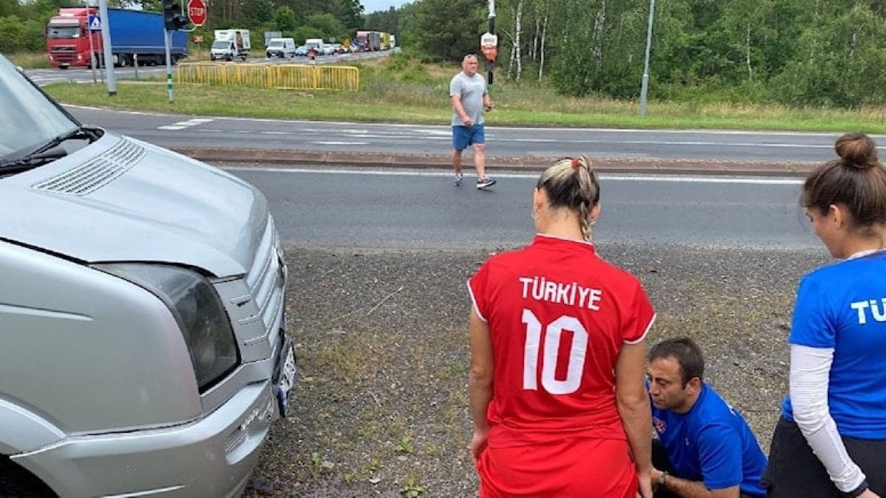 Türkiye Kadın Hokey Milli Takımı, Polonya'da trafik kazası geçirdi