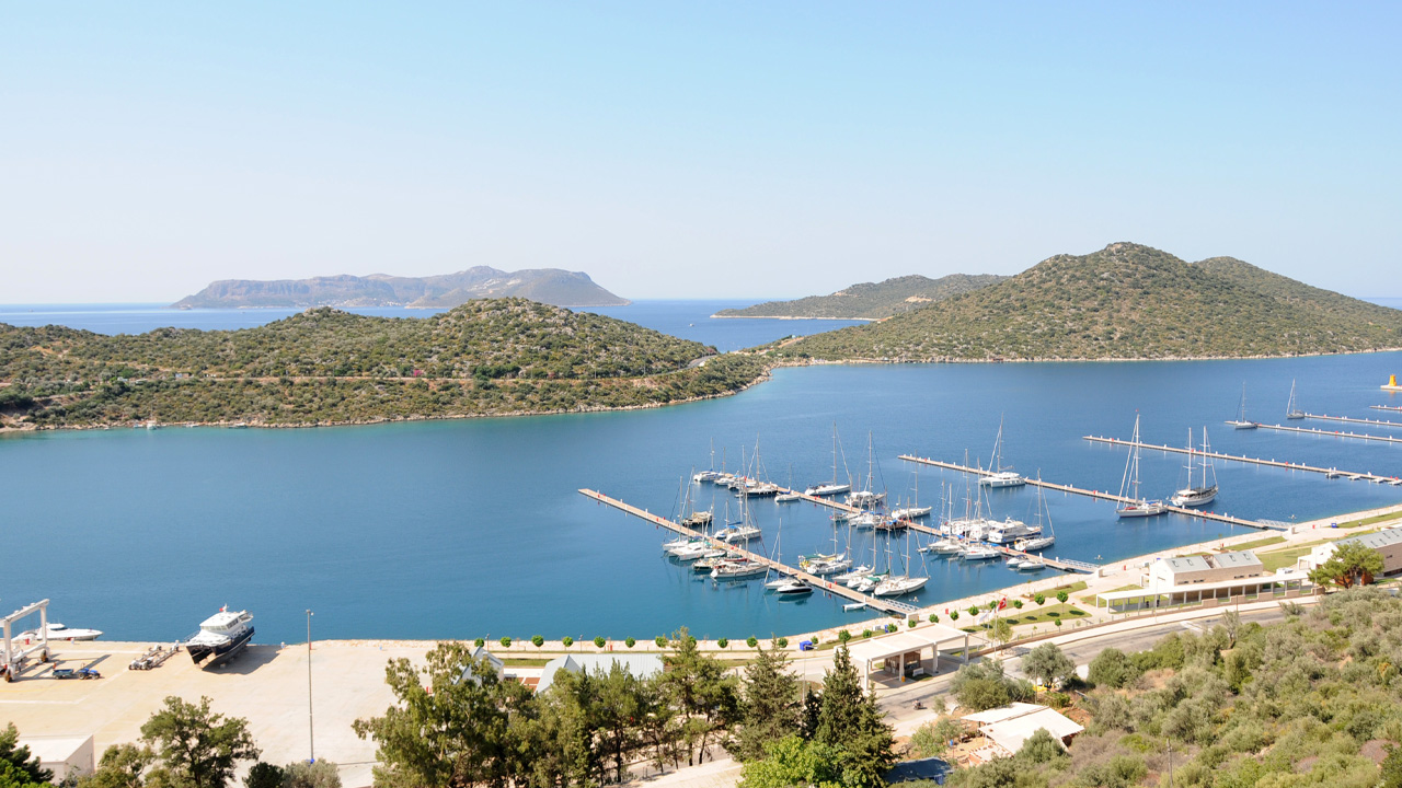 Kaş Yat Limanı'na AVM ve otel projesine ret