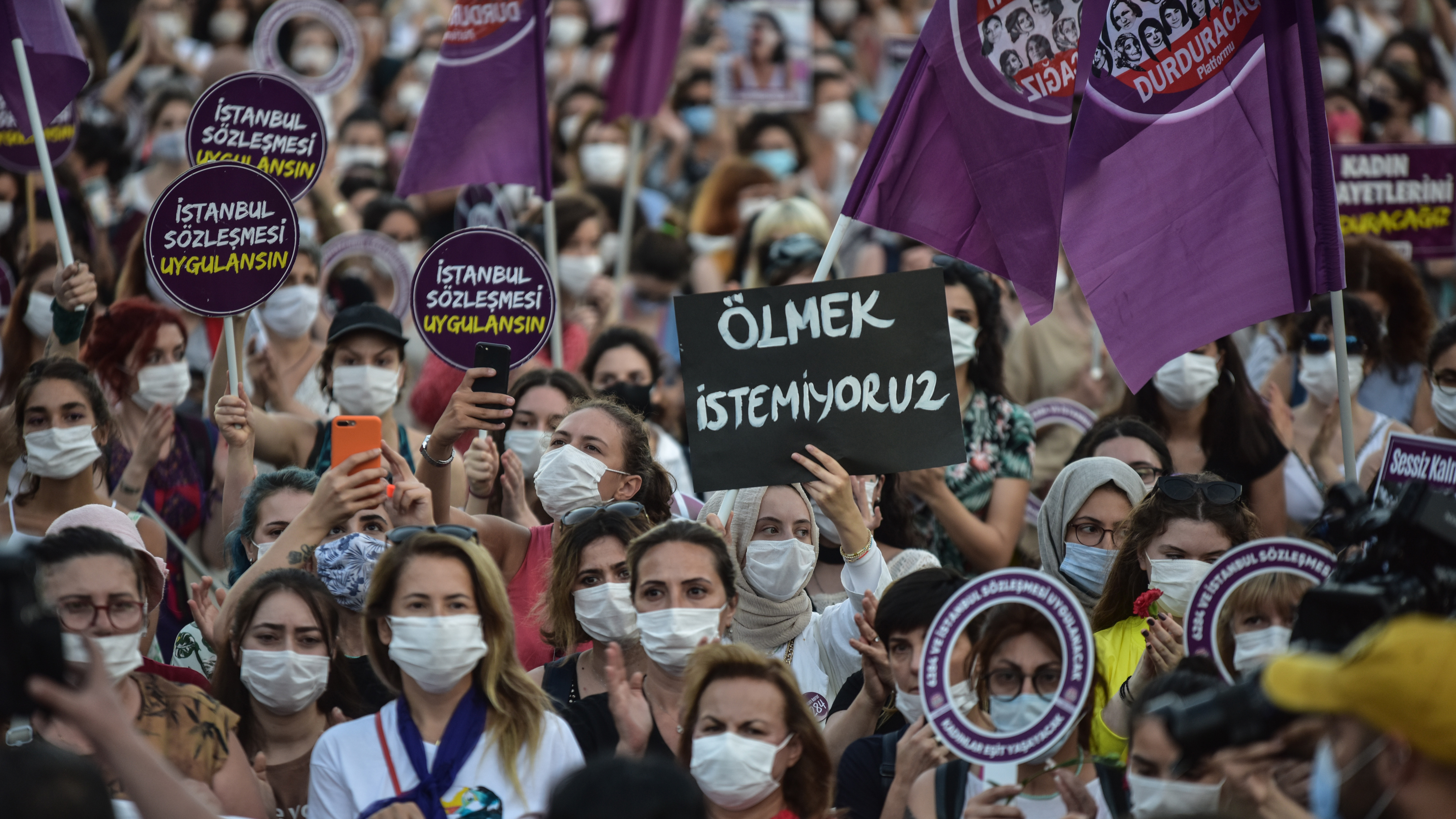 Türkiye Kadın Dernekleri Federasyonu'ndan 'Ev İçi Şiddet' raporu: Şiddet ihbarlarının 70’i ev içi şiddet, 49’u eş şiddeti
