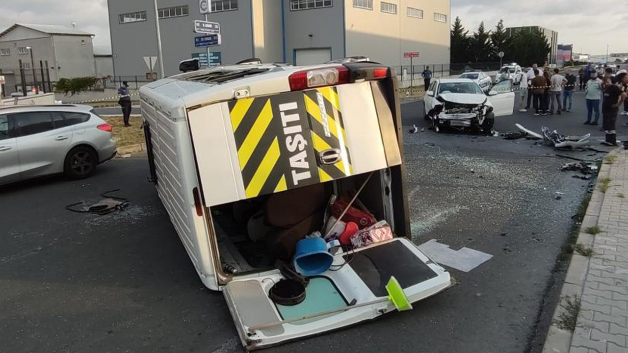 Tekirdağ'da otomobil ile işçi servisi çarpıştı, 13 kişi yaralandı