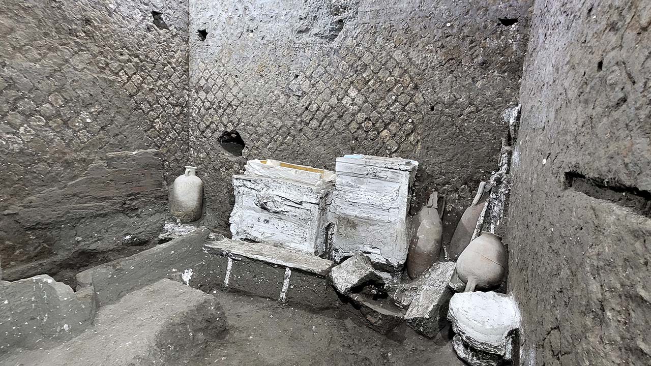 Pompeii yakınlarında yeni keşif: Köleler tarafından kullanılan yatak odası bulundu