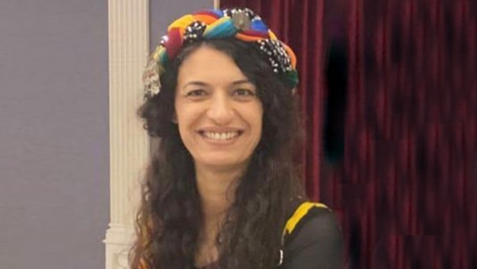 Kanser tedavisi gören Kürt müzisyen Emel Çiftçi, tutuklandı