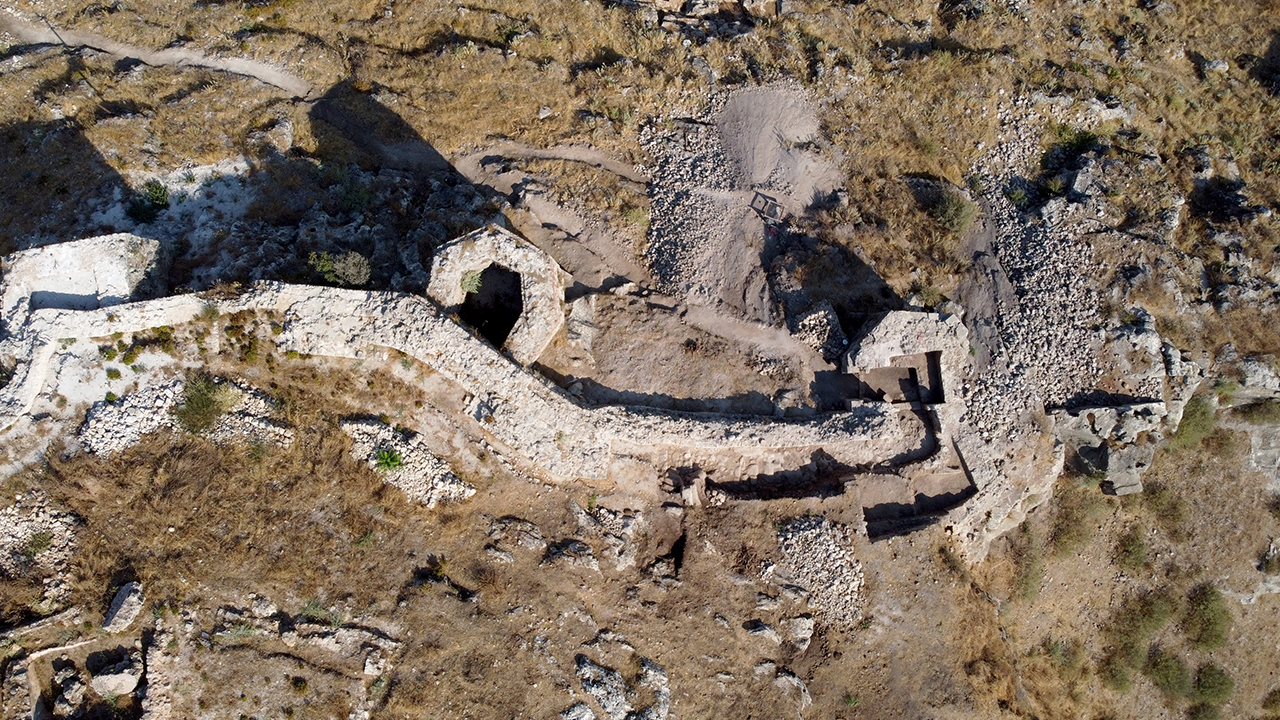 Fethiye Kalesi kazısında tiyatro ve yol ortaya çıkarıldı