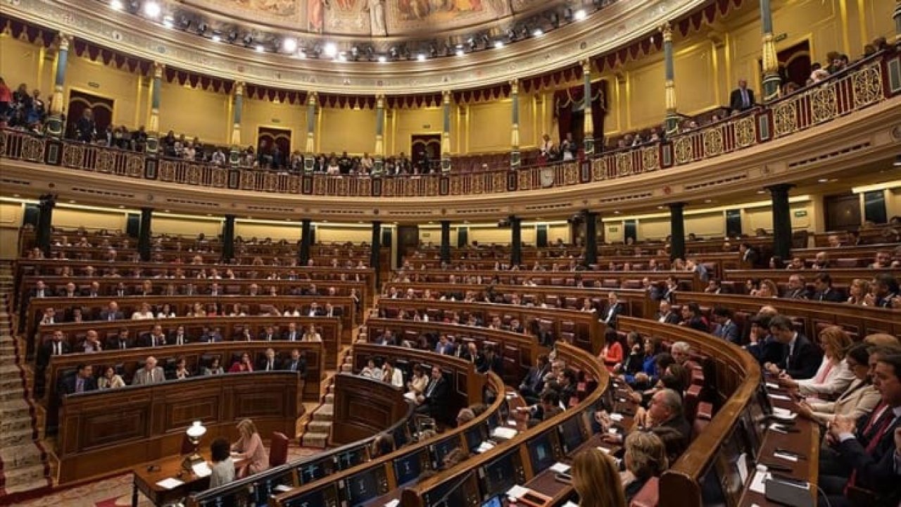İspanya'da Baskça, Katalanca ve Galiçyaca ilk kez mecliste
