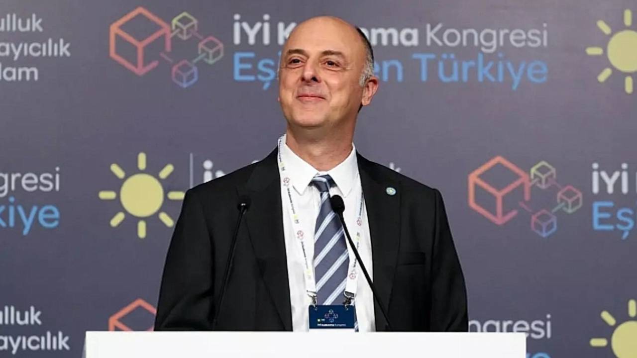 Meral Akşener açıkladı: İYİ Parti'nin İzmir adayı Ümit Özlale oldu
